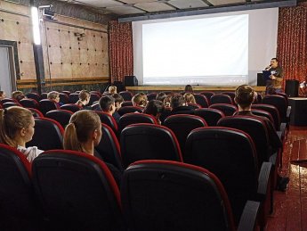 24 января в Партизанском Доме культуры состоялся кинолекторий "Блокада Ленинграда" , который посетили ученики 10-ых классов Партизанской СОШ