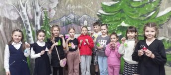 Мастерская Деда Мороза! Как это весело и познавательно! 19 декабря в Партизанском МДК прошел масстер-класс по изготовлению новогодней игрушки.